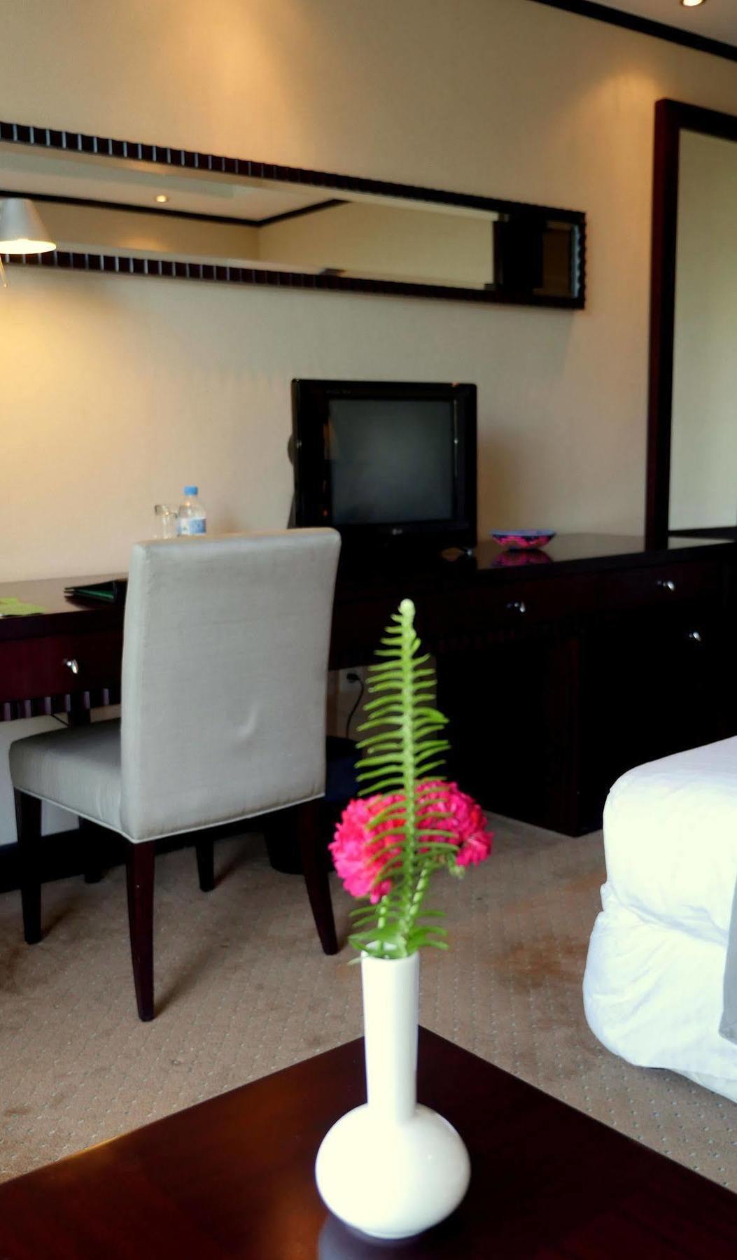 Gorillas Golf Hotel Kigali Exterior photo